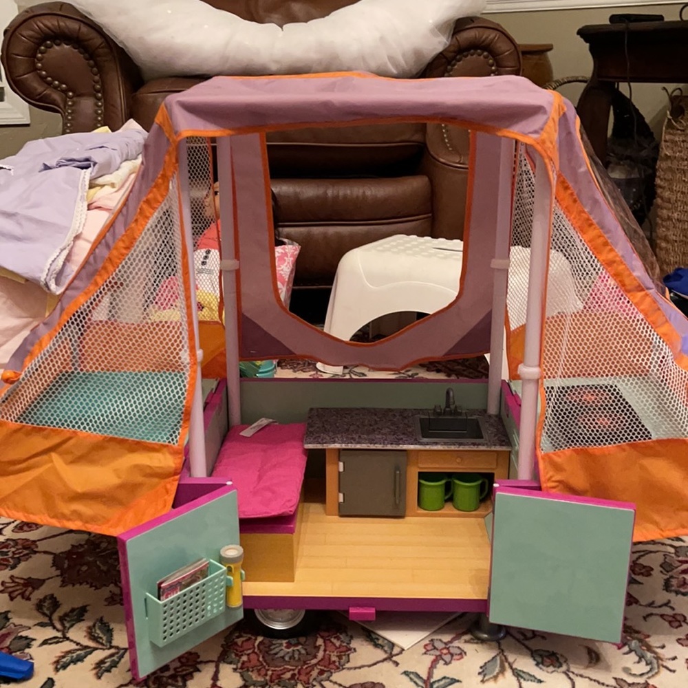 American girl doll - Lea’s camper